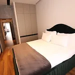 Lunii 6 Apartments