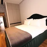Lunii 6 Apartments