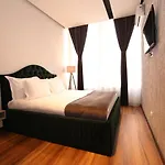 Lunii 6 Apartments
