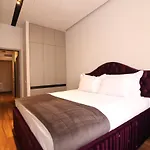 Lunii 6 Apartments