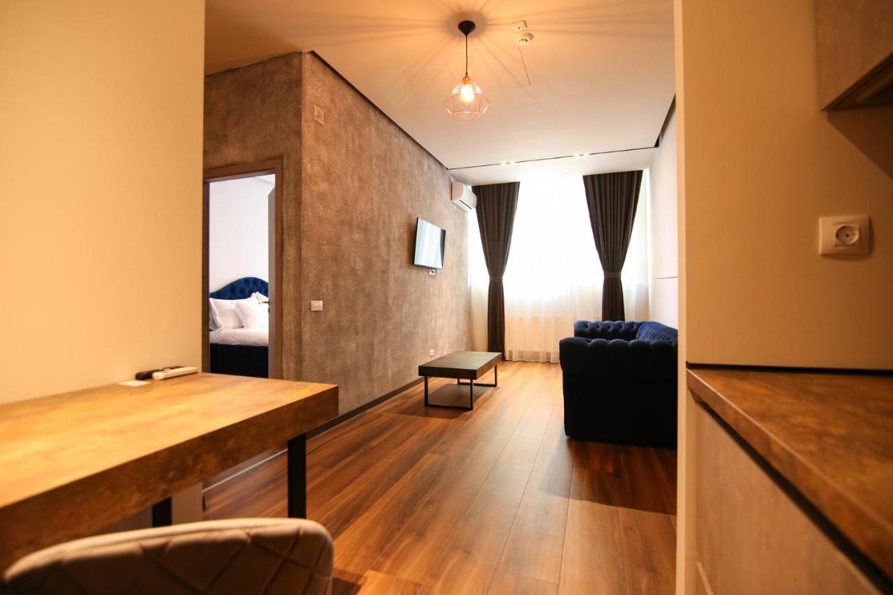 Aparthotel Lunii 6 *