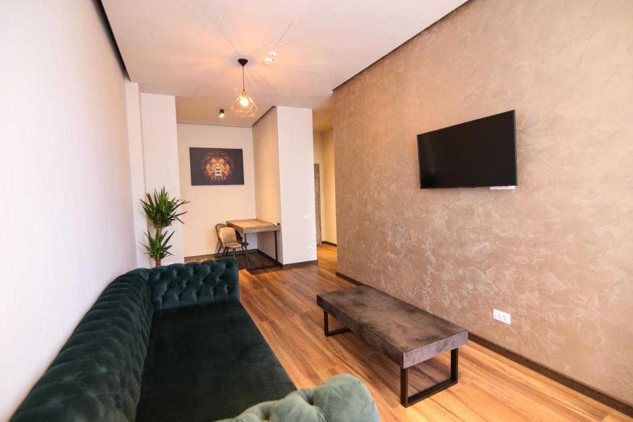 Lunii 6 Aparthotel